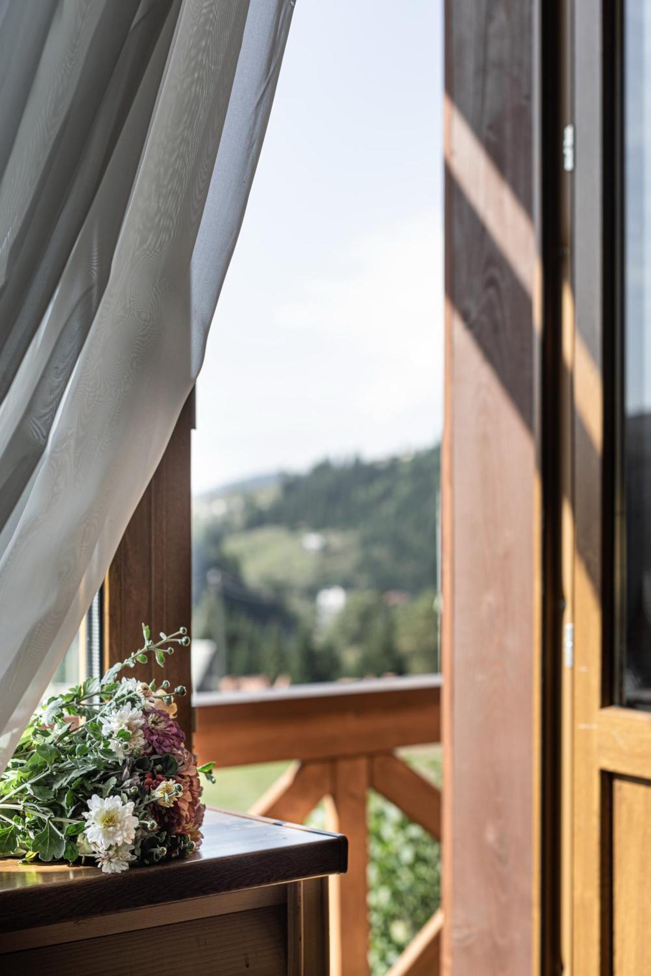 Aura Karpat Hotel Bukovel Ngoại thất bức ảnh
